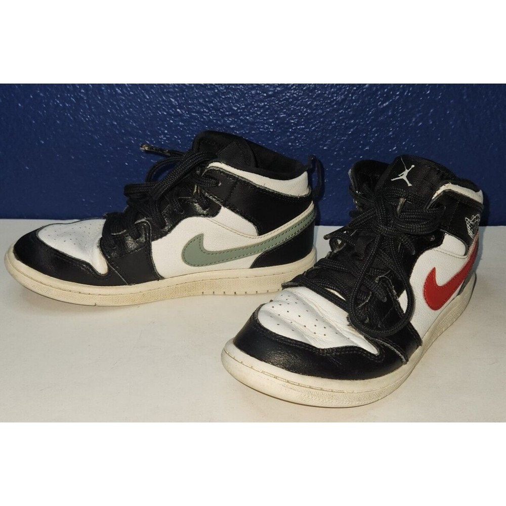Nike Air Jordan's blue,gray,yellow and red Nike check. Crayon Size 1Y 640734-052